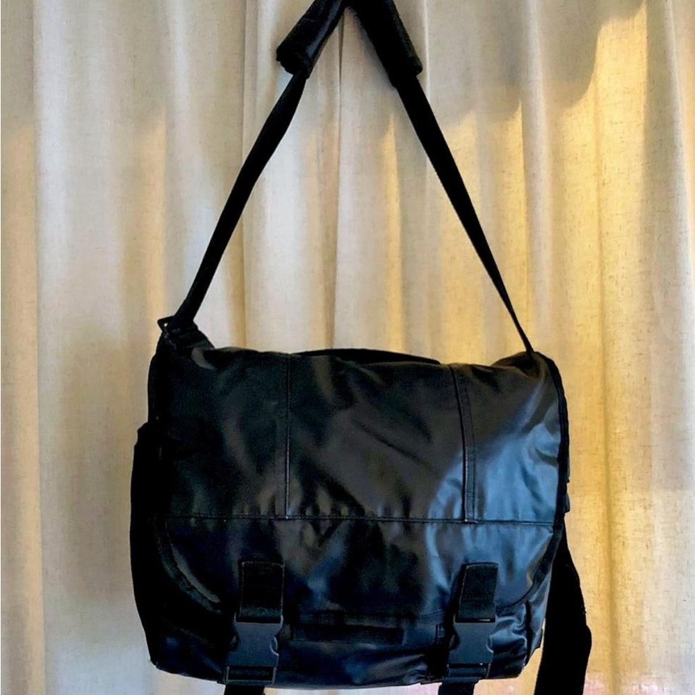 GAP Black Men's Messenger Bag with Buckle Flap
